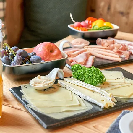 Graenobel Alpehytte Grän
